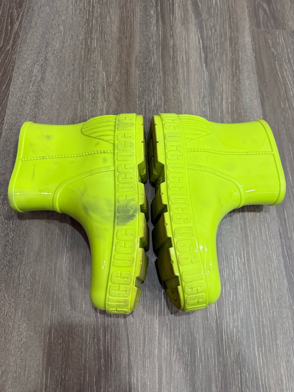 UGG’s Neon Green Waterproof Rain Boots - Picture 8 of 12